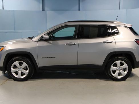 Used 2019 Jeep Compass Latitude FWD image 28