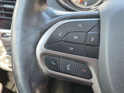 Used 2019 Jeep Cherokee Limited AWD/4WD image 11