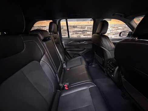 Used 2025 Jeep Grand Cherokee Altitude AWD/4WD image 42