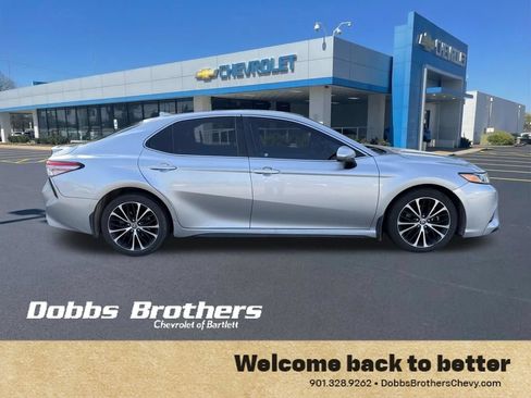 Used 2020 Toyota Camry SE FWD image 9