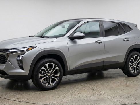 Used 2025 Chevrolet TrailBlazer LT image 3