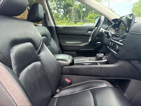 Used 2022 Nissan Pathfinder SL w/ SL Premium Package FWD image 16