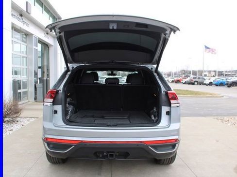 Used 2022 Volkswagen Atlas Cross Sport SE w/ Panoramic Sunroof Package image 10