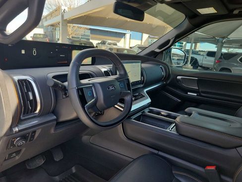 Used 2025 Ford Expedition Tremor image 2