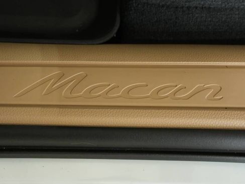 Certified 2025 Porsche Macan AWD/4WD image 32