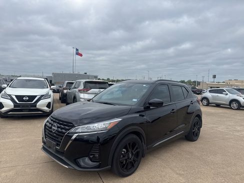 Used 2023 Nissan Kicks SR image 7