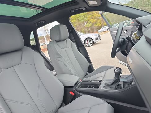 Certified 2025 Audi Q3 2.0T Premium w/ Convenience Package image 10