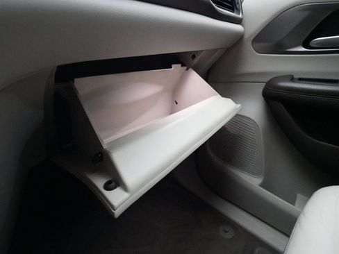 Used 2018 Chrysler Pacifica Touring-L w/ Tire & Wheel Group image 31