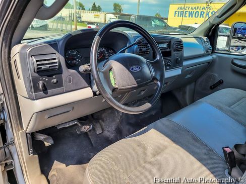 Used 2006 Ford F450 2WD Regular Cab Super Duty image 10