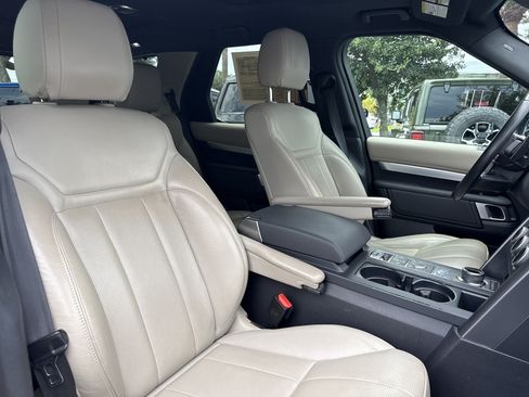 Used 2020 Land Rover Discovery Landmark AWD/4WD image 33
