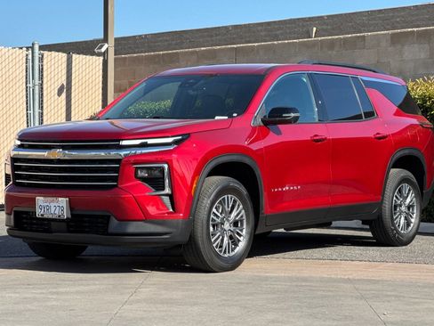 Certified 2026 Chevrolet Traverse LT w/ Driver Confidence Package FWD image 8