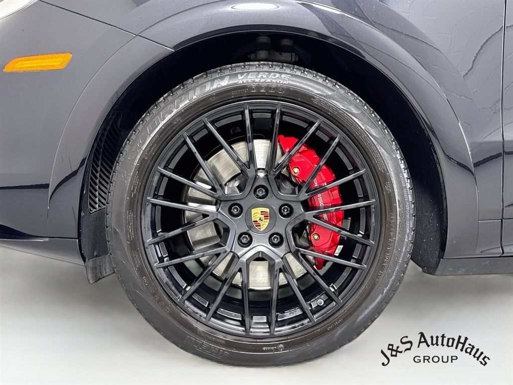 Used 2021 Porsche Cayenne GTS AWD/4WD image 39