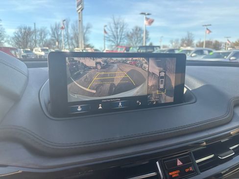 Used 2023 Acura MDX SH-AWD w/ Advance Package image 24