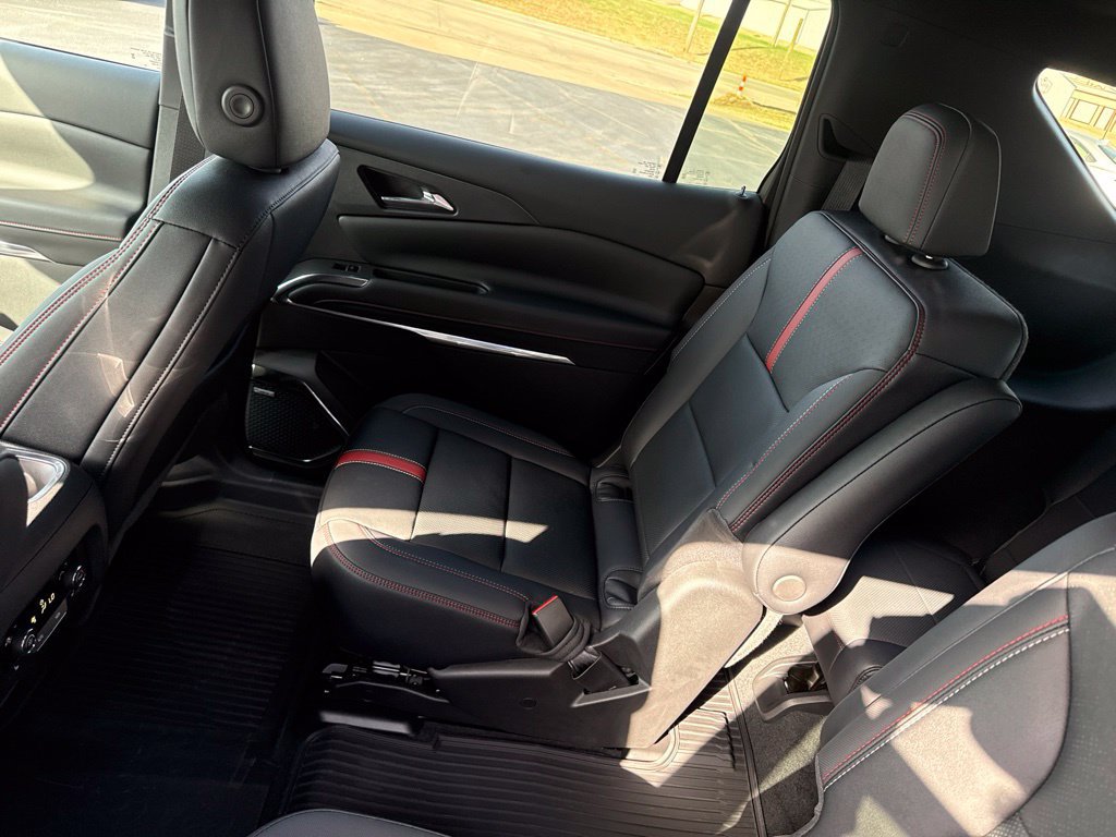 Used 2026 Chevrolet Traverse RS w/ LPO, Floor Liner Package AWD/4WD image 29