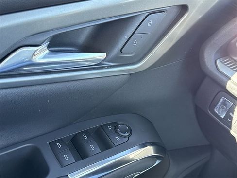 Used 2025 Chevrolet Traverse LT w/ Sun and Wheel Package image 19