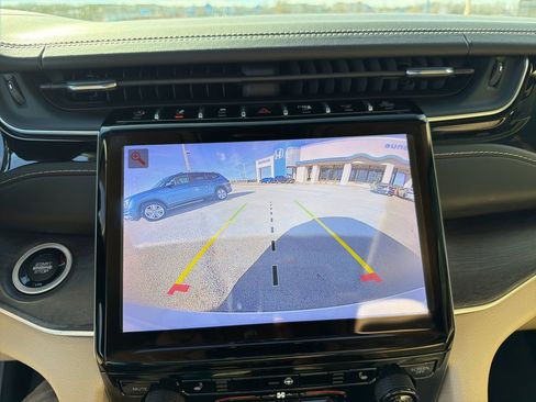 Used 2022 Jeep Grand Cherokee Limited image 26