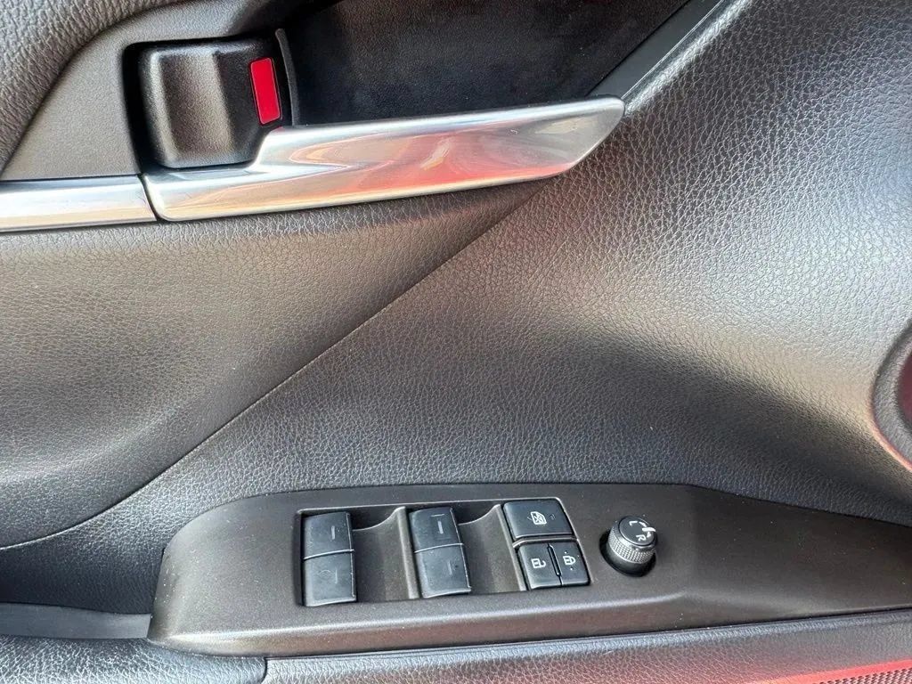 Used 2023 Toyota Camry SE w/ Convenience Package FWD image 13