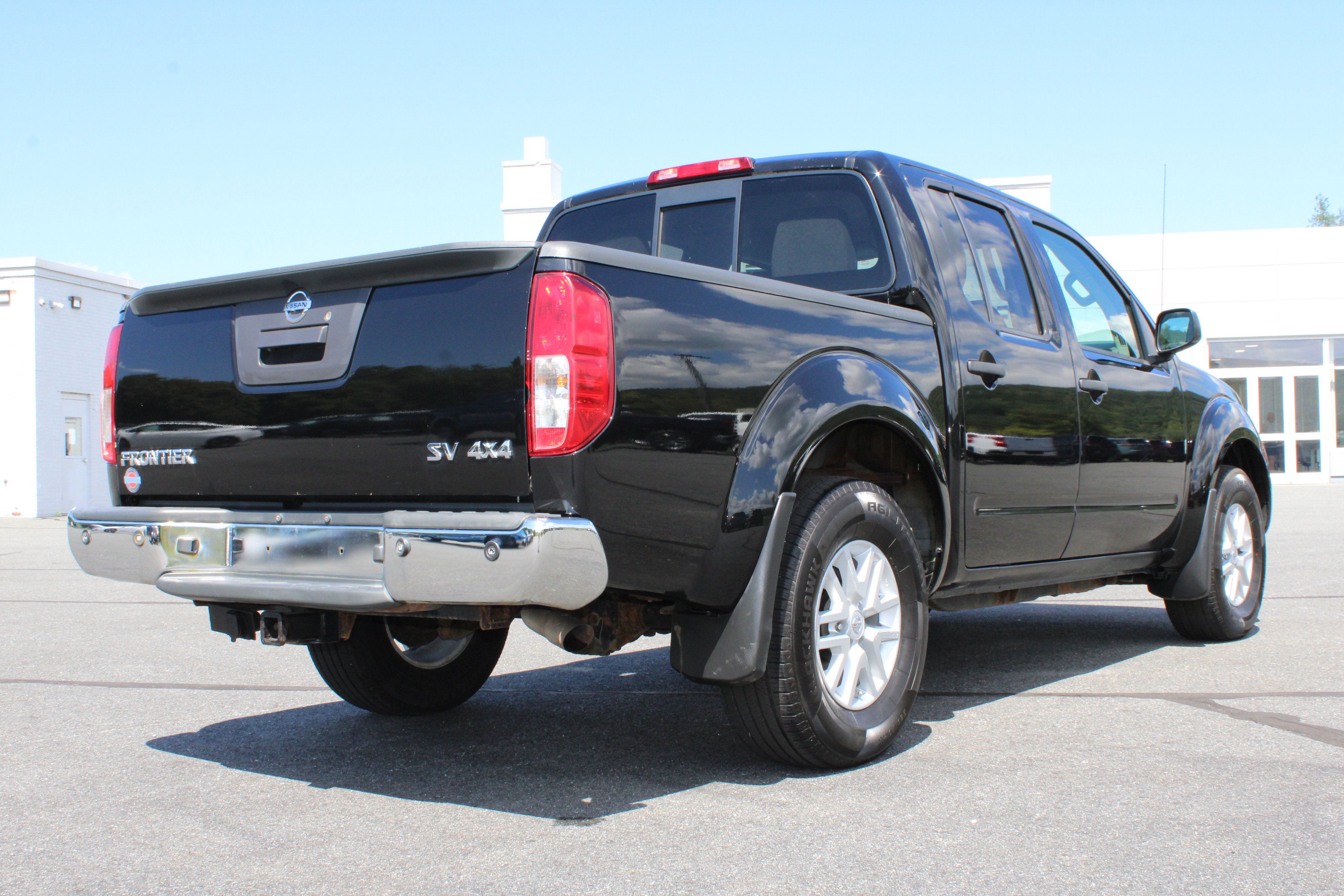 Used 2017 Nissan Frontier SV w/ SV Value Truck Package AWD/4WD image 11