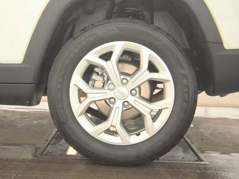 Used 2024 Jeep Compass Sport image 20