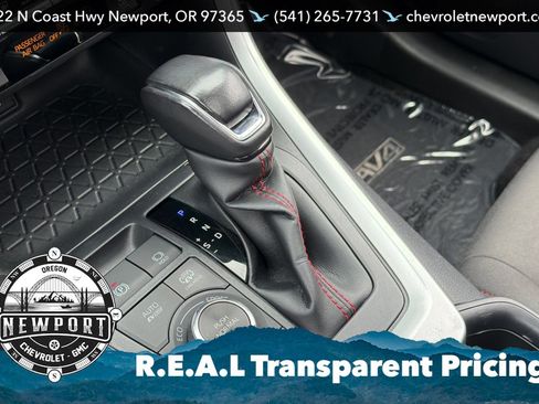 Used 2022 Toyota RAV4 SE w/ Weather & Moonroof Package AWD/4WD image 21