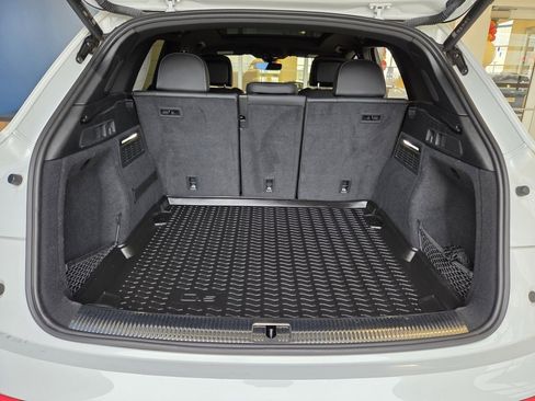 Used 2022 Audi SQ5 Premium Plus w/ Premium Plus Package image 9