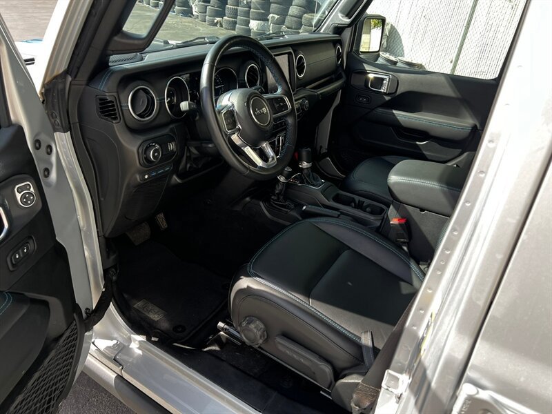 Used 2023 Jeep Wrangler Unlimited Rubicon 4xe w/ Cold Weather Group AWD/4WD image 15