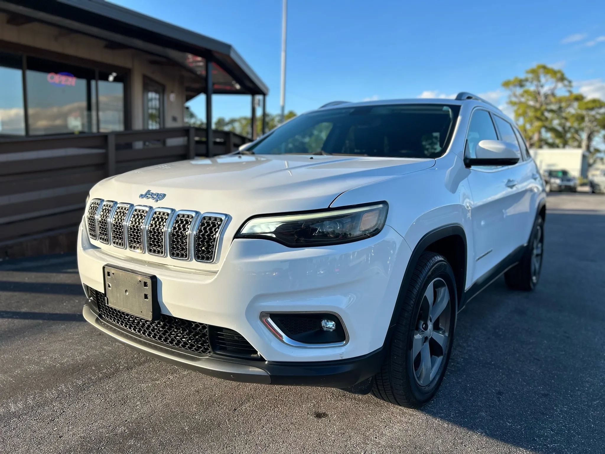Used 2019 Jeep Cherokee Limited AWD/4WD image 14