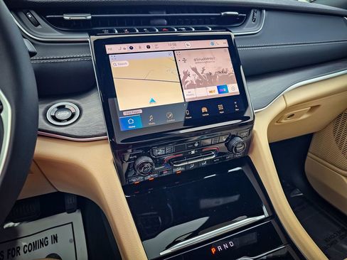 New 2025 Jeep Grand Cherokee Limited image 22