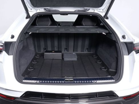 Used 2023 Lamborghini Urus Performante AWD/4WD image 19
