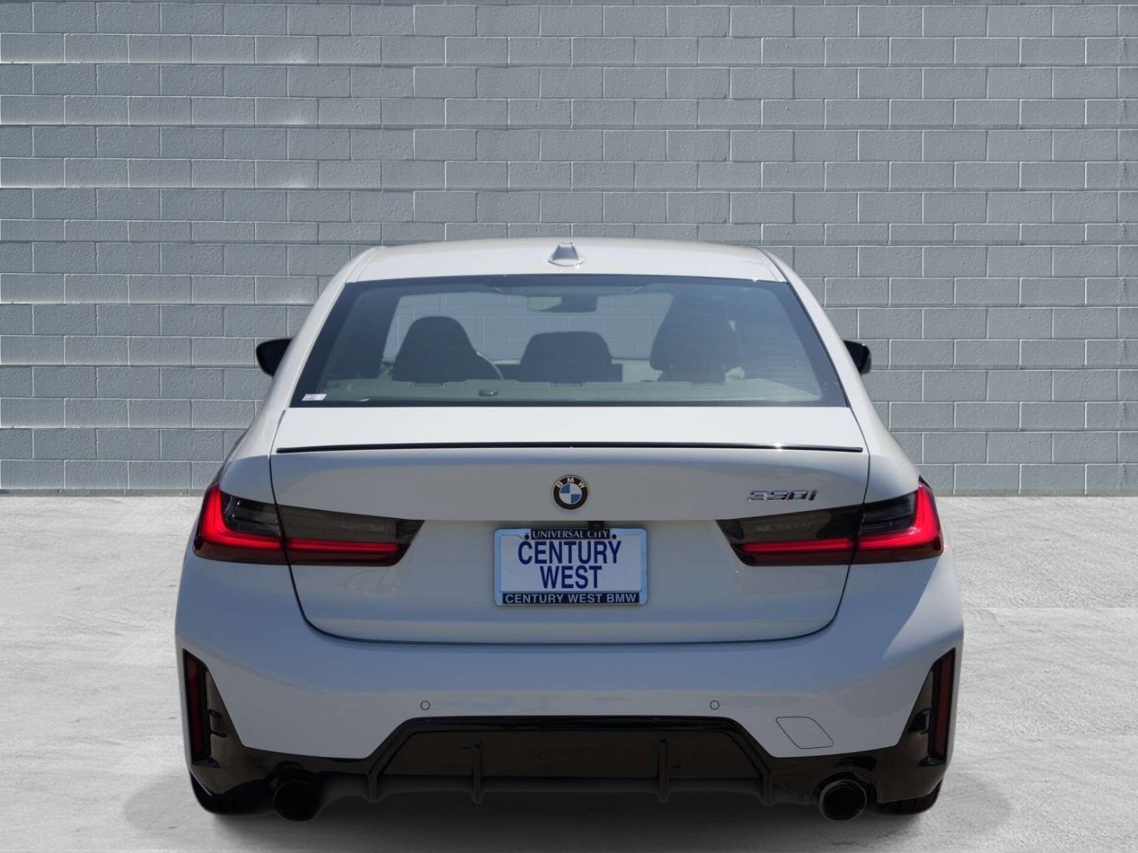 Used 2023 BMW 330i Sedan w/ M Sport Package RWD image 4