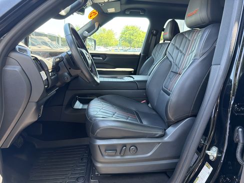 Used 2025 Nissan Armada PRO-4X w/ Pro-4X Premium Package AWD/4WD image 16
