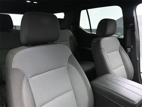 Used 2023 Chevrolet Traverse LT image 28