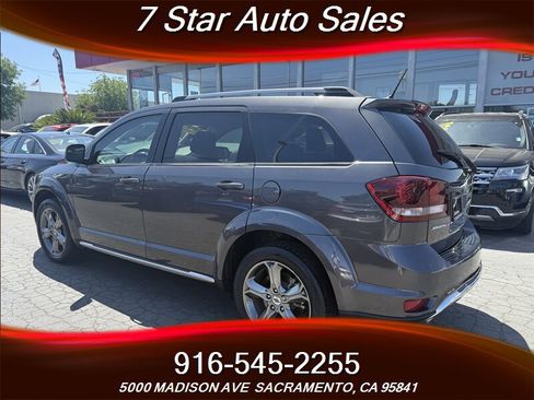 Used 2018 Dodge Journey Crossroad w/ Driver Convenience Group image 4