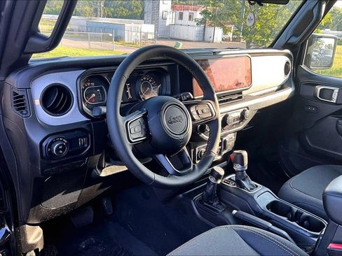 Used 2025 Jeep Gladiator Sport AWD/4WD image 5