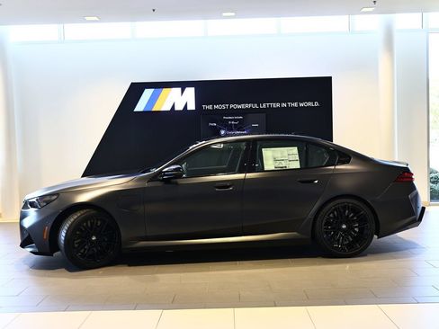 New 2027 BMW M5 w/ Executive Package AWD/4WD image 10