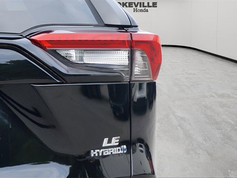 Used 2021 Toyota RAV4 LE image 6