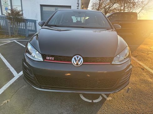Used 2017 Volkswagen GTI SE image 2