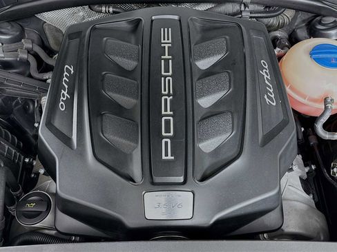 Used 2018 Porsche Macan Turbo image 32