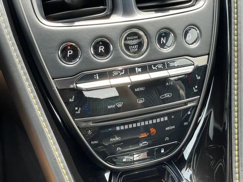 Used 2018 Aston Martin DB11 Coupe RWD image 38