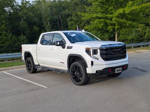 Used 2023 GMC Sierra 1500 AT4 w/ AT4 Preferred Package AWD/4WD image 2