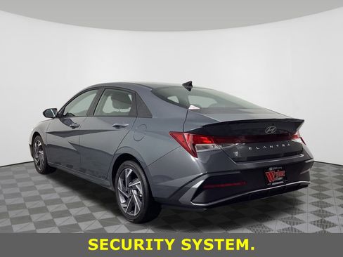 Certified 2025 Hyundai Elantra Sport image 8