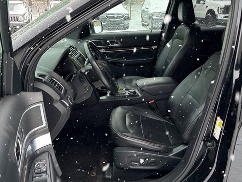 Used 2018 Ford Explorer Limited w/ Equipment Group 301A image 5
