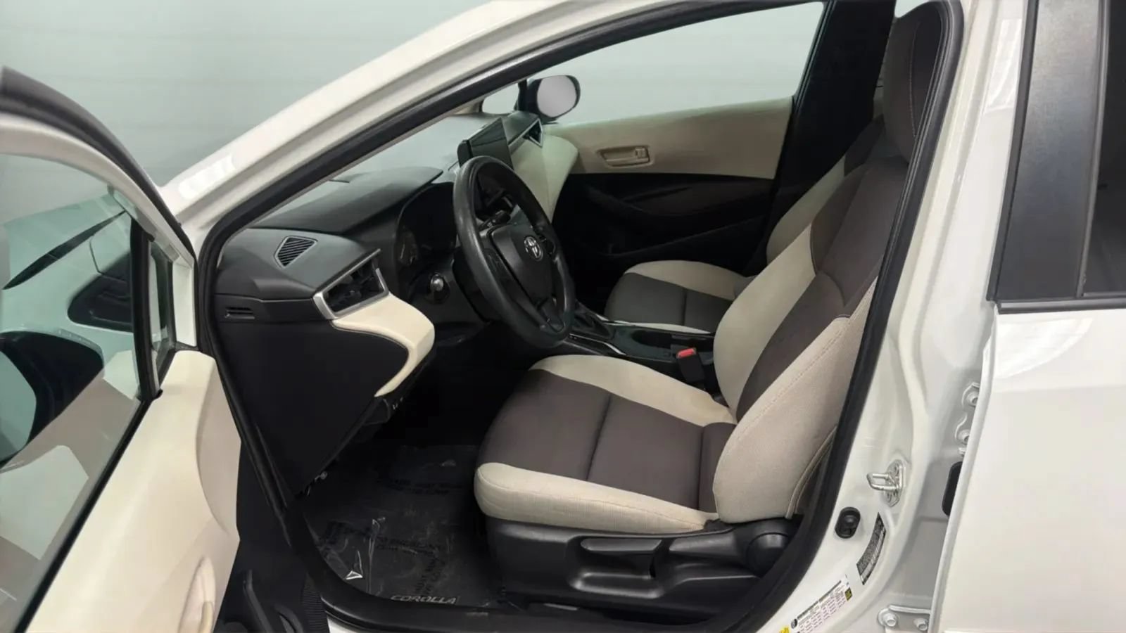 Used 2023 Toyota Corolla LE w/ Carpet Mat Package (TMS) FWD image 21