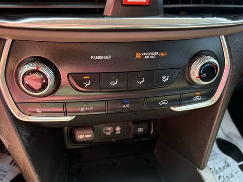 Used 2019 Hyundai Santa Fe SE FWD image 9