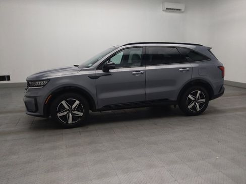 Used 2023 Kia Sorento S image 2