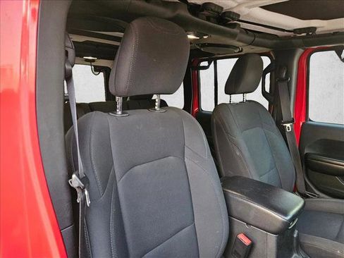 Used 2018 Jeep Wrangler Unlimited Sport S AWD/4WD image 17