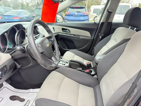 Used 2016 Chevrolet Cruze LS image 9