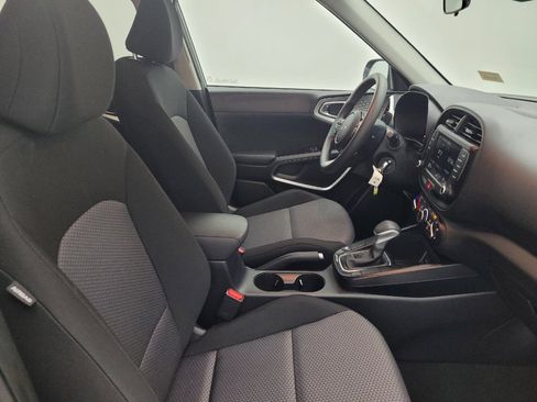 Used 2025 Kia Soul S FWD image 21