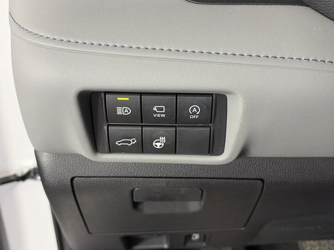 Used 2023 Toyota Highlander Platinum image 32