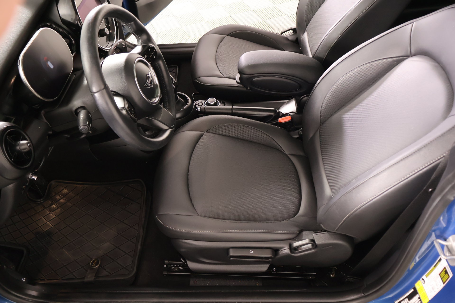 Certified 2023 MINI Cooper 2-Door Hardtop FWD image 11